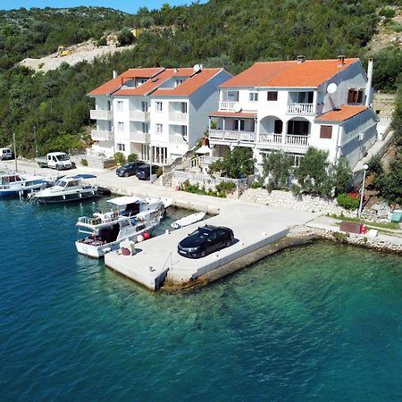 Apartments And Rooms By The Sea Zaglav, Dugi Otok - 8144 Сали Экстерьер фото